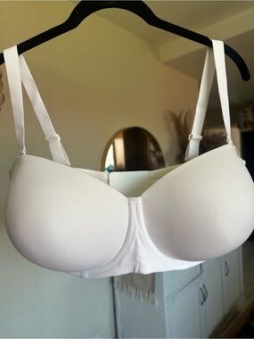 SKIMS Fits Everybody Strapless Wired Bra Size 46F 46DDD in Marble White NWT